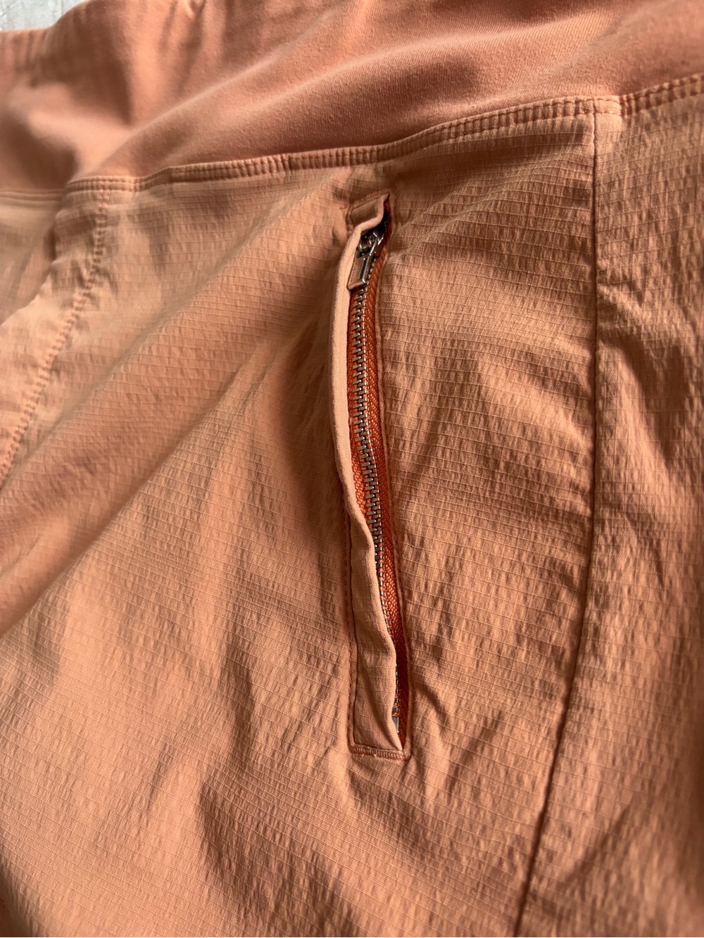 Athleta Women’s Stretch Midi Rise Trekkie North Peach Shorts Size/M - Picture 5 of 12